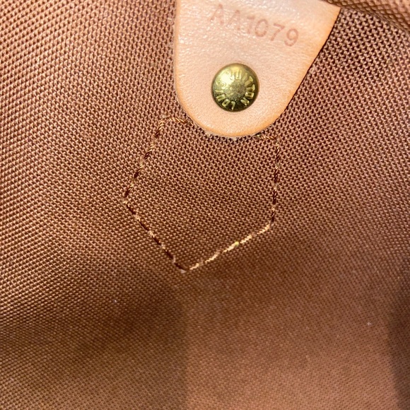 Authentic Louis Vuitton speedy 40 - Picture 10 of 16
